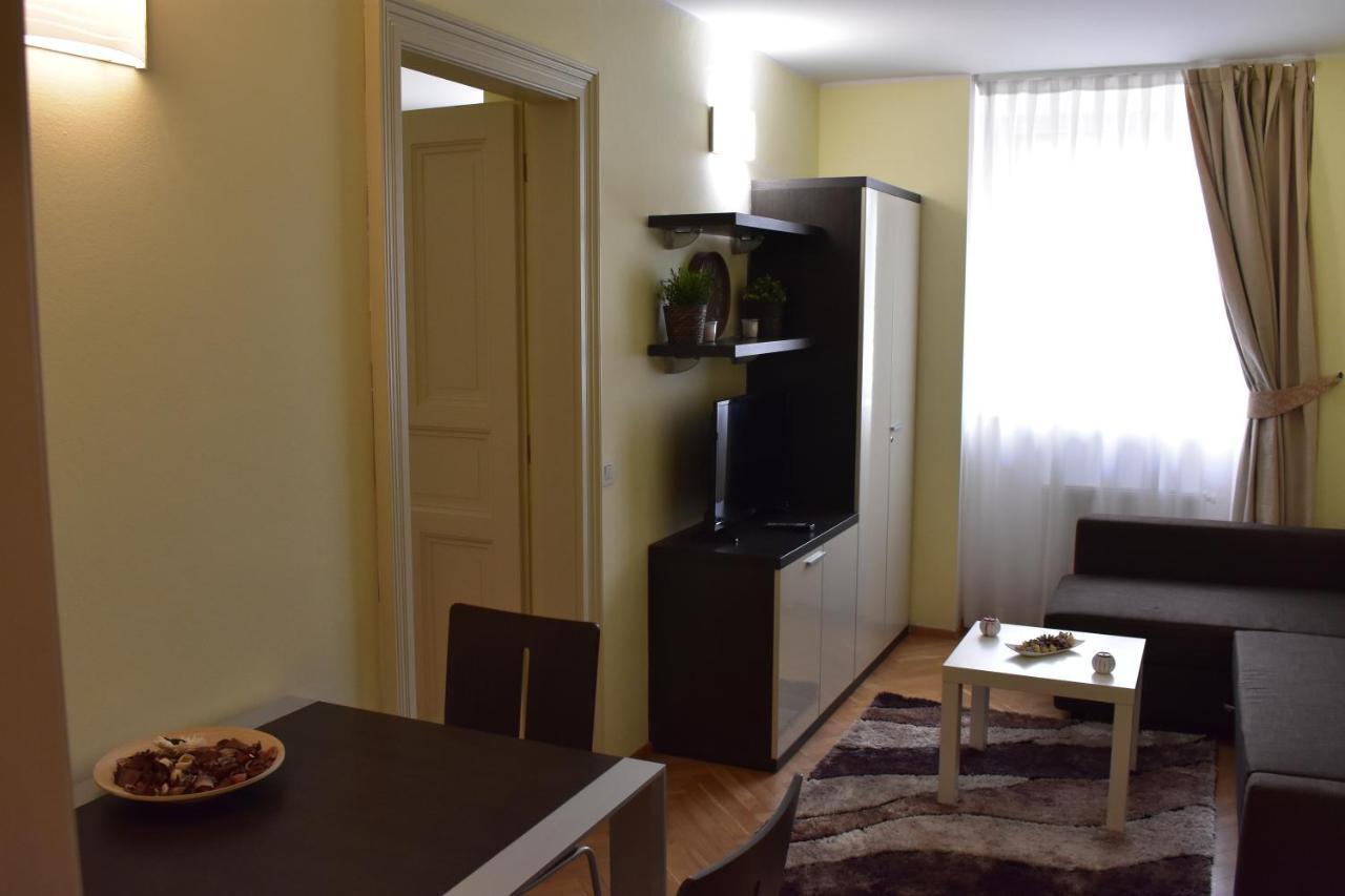 Apartment Vikroria - Hálkova 5 Praga Exterior foto