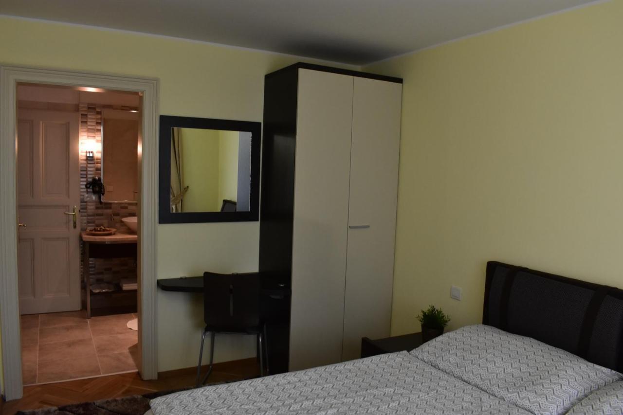 Apartment Vikroria - Hálkova 5 Praga Exterior foto